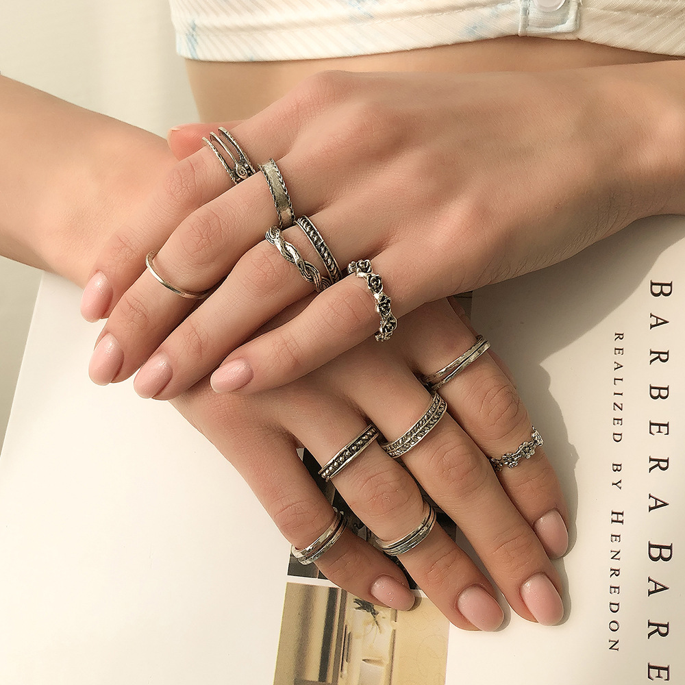 Cool Girl Retro Personality With Simple Accessories