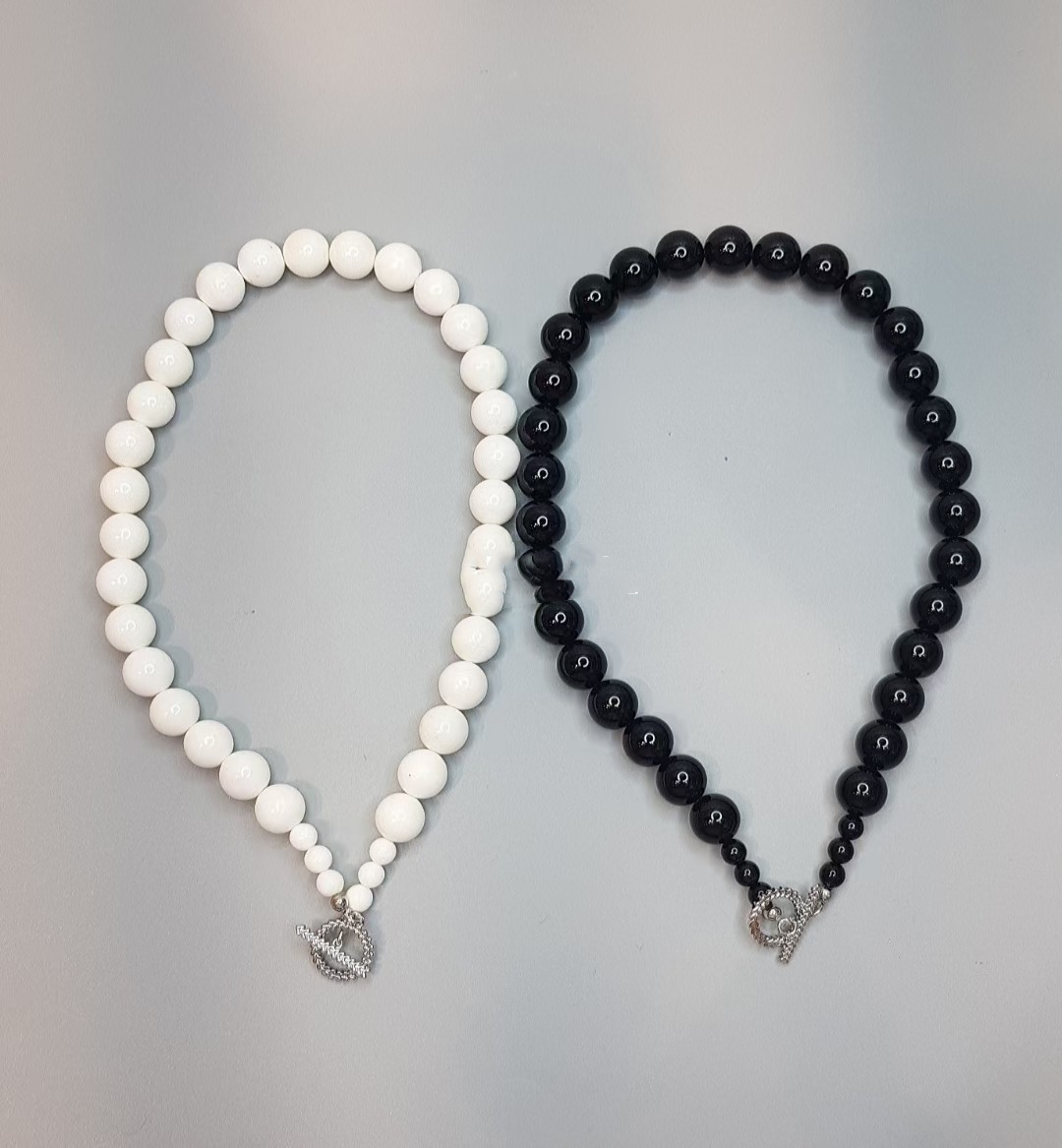 Fashion Beaded Black And White Bead Necklace Clavicle Chain