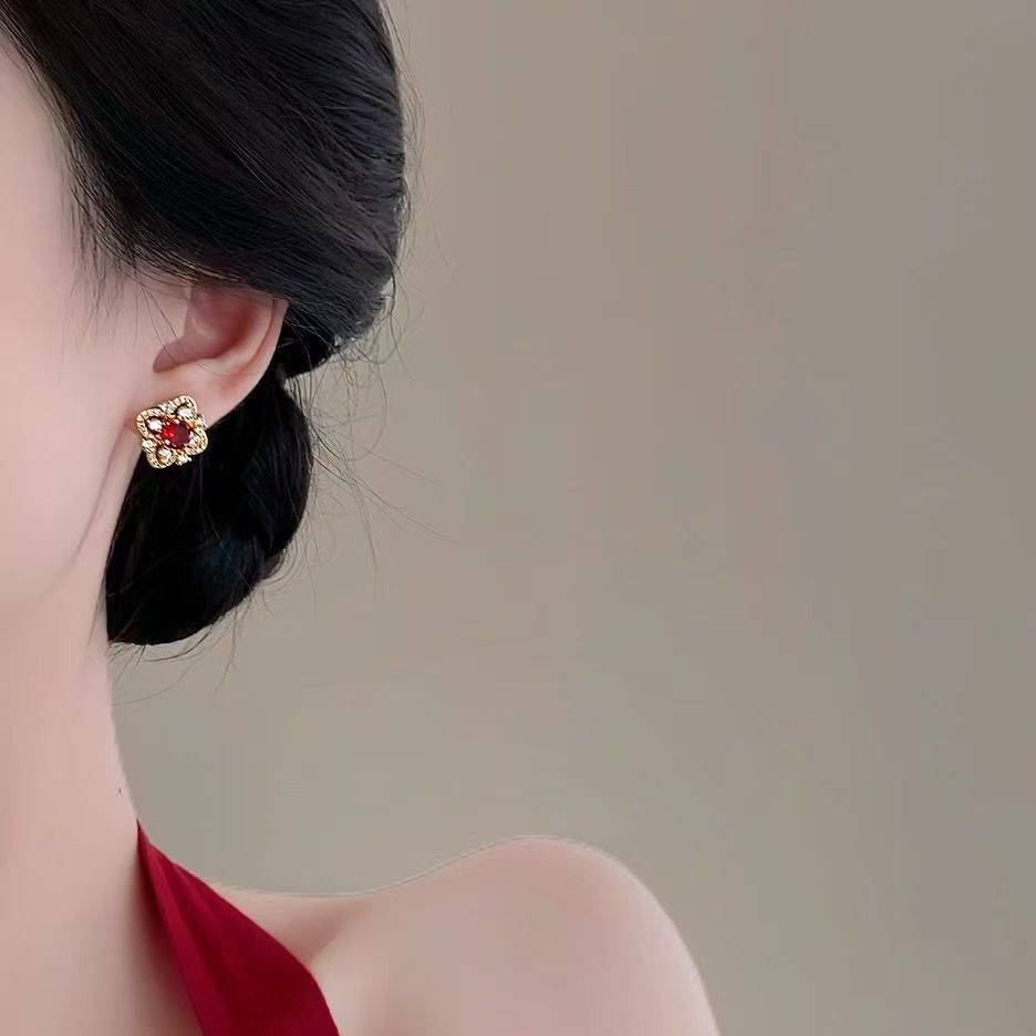 Beautiful Floral Earrings For Autumn Winter, Coil Disk Clip On Earrings & Stud Earrings For Women With Or Without Ear Piercings