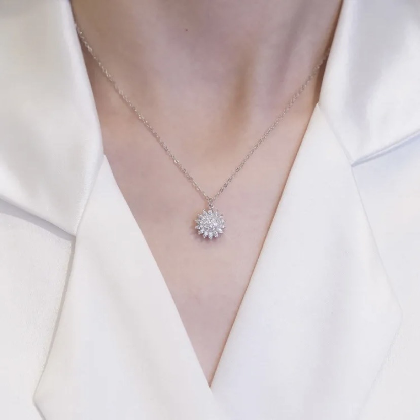 Rotating Sunflower Necklace Women's Fashion Luxury
