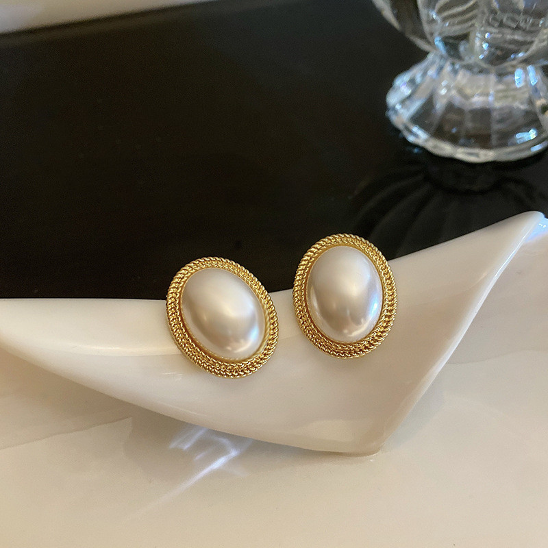 French Retro Hepburn Baroque Pearl Ears
