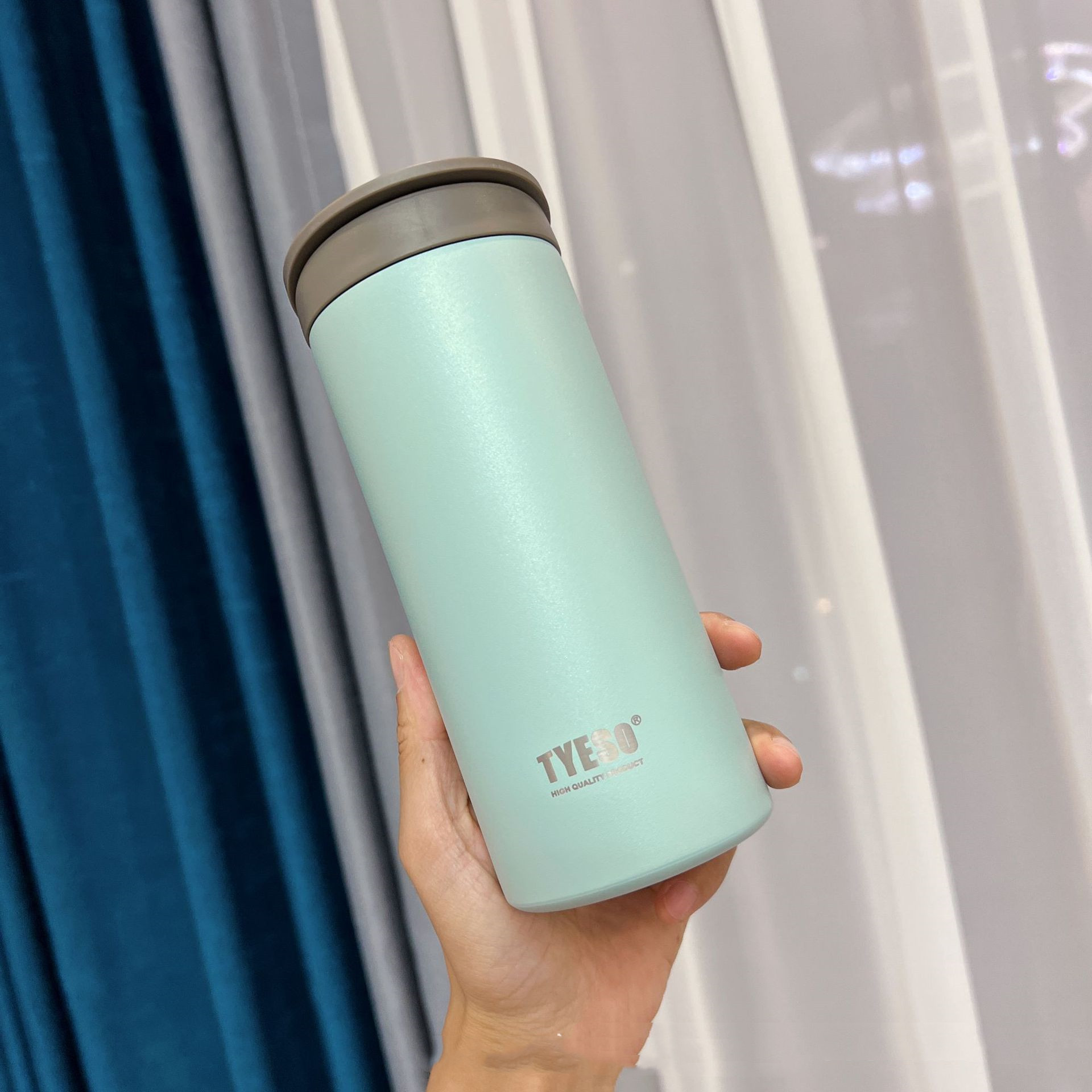 كوب ماء محمول عصري للطلاب والطالبات