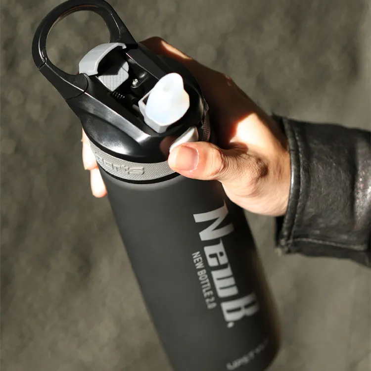 Large Capacity Fitness Straw Water Bottle – image 2