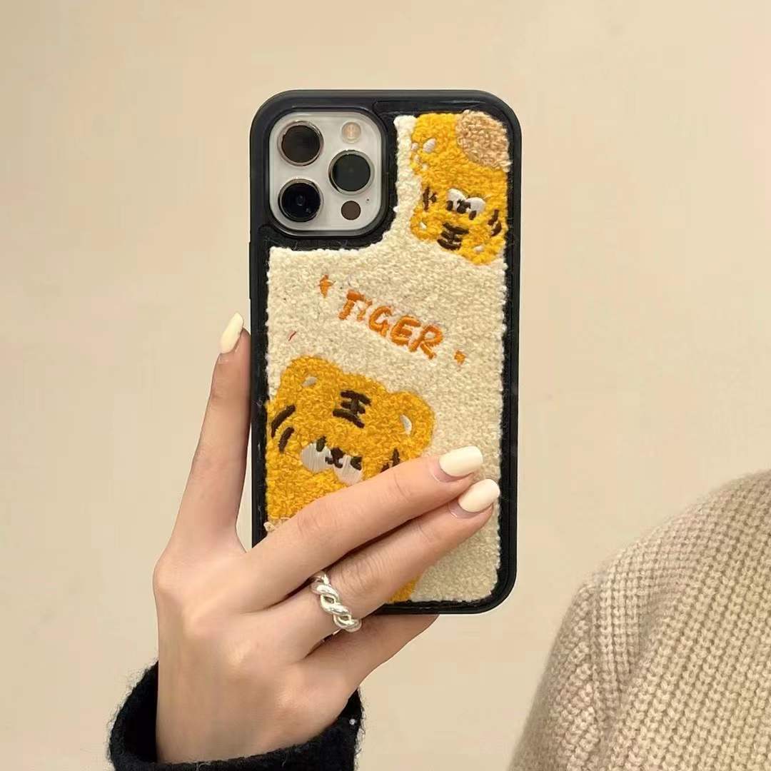 Personalized Full Screen Embroidered Tiger Phone Case - Image 4