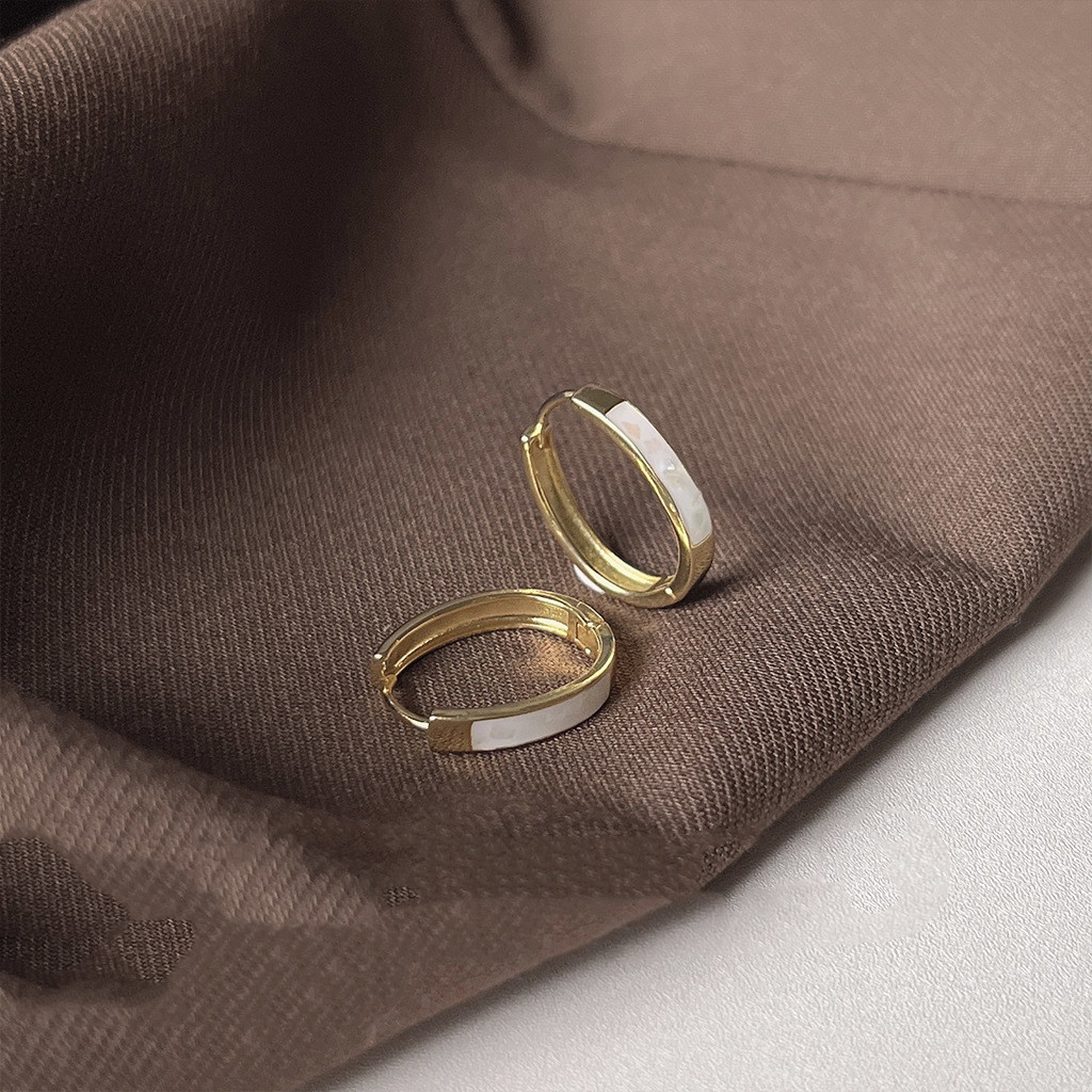 High-grade Oval Oil Dripping Broken Shell Ear Clip Female