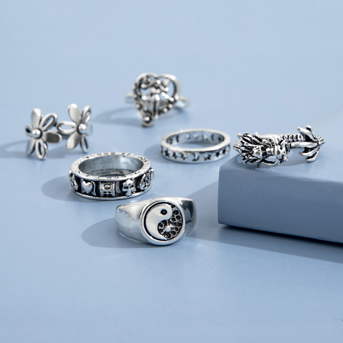 Fashion Statement Vintage Spades Solitaire Ring