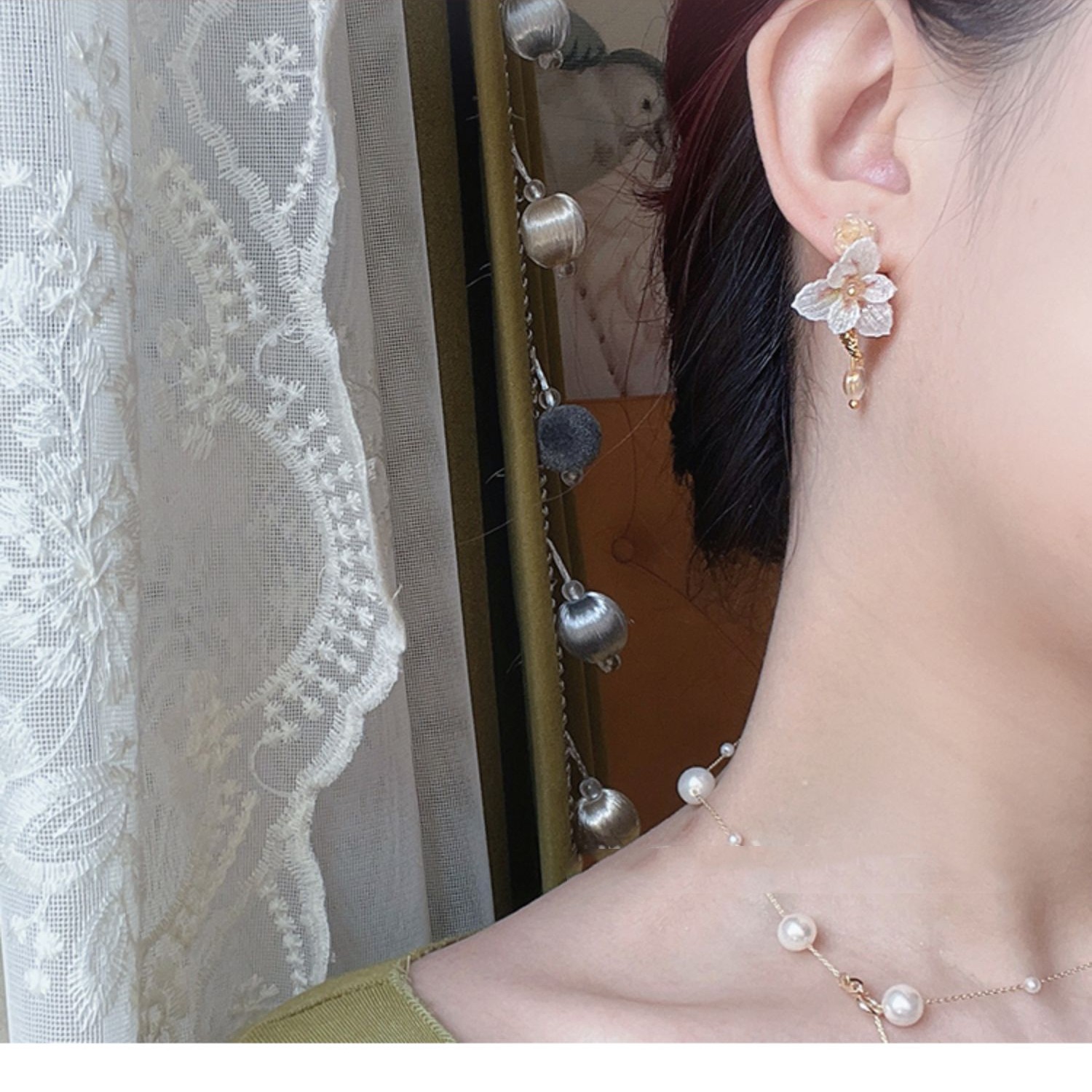 Exquisite Niche Gentle Flower Earrings