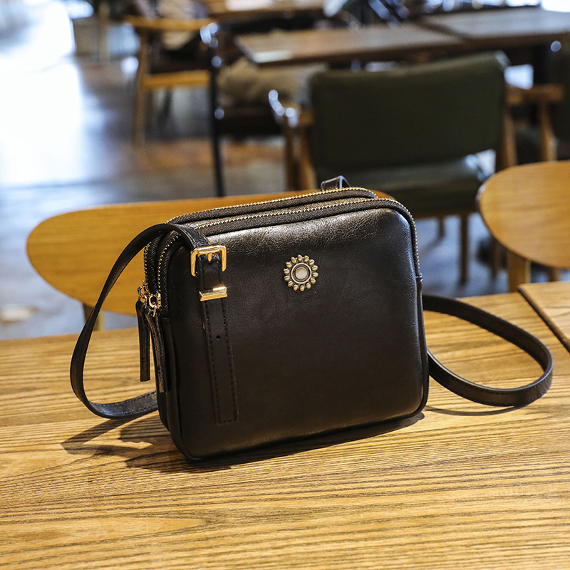 Women's Double-layer Zipper Oil Wax Leather One-shoulder Diagonal Bag