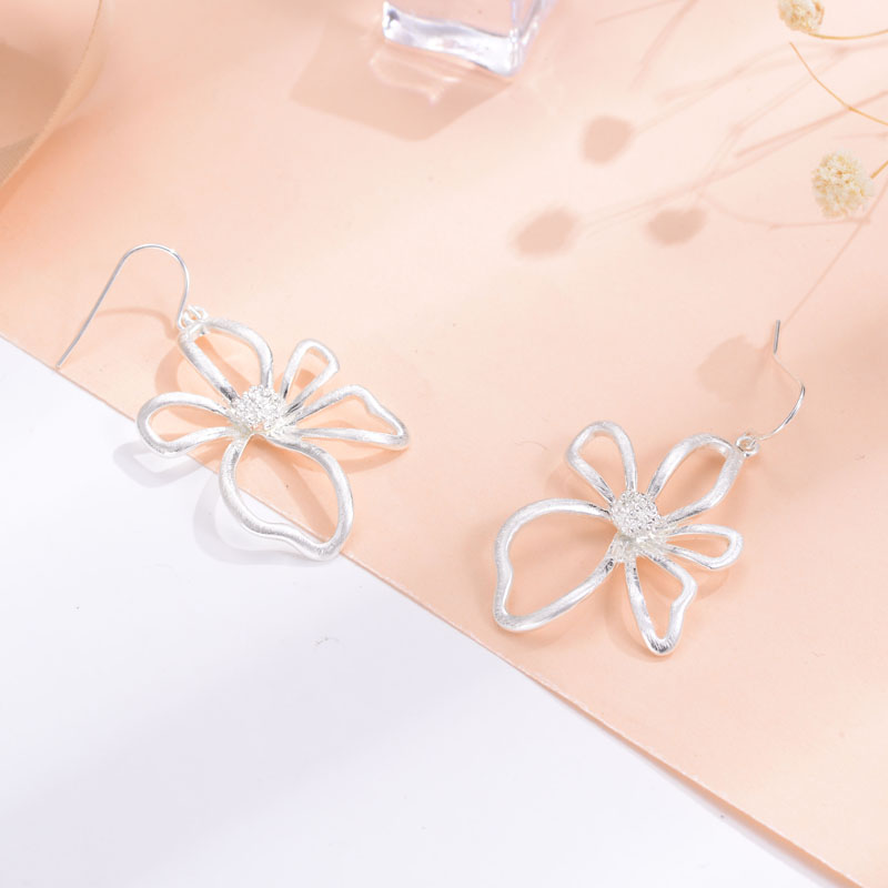 Asymmetric Fashion Simple Metal Earrings