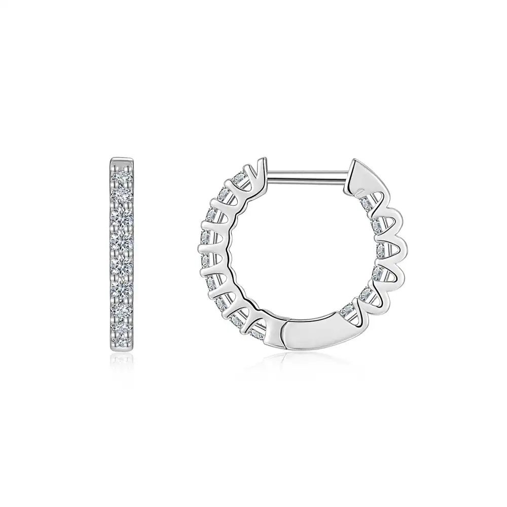 A Luxurious And Fashionable Minimalist Jewelry Earring Set Featuring Top-quality Moissanite Stones, Made Of S925 Silver Electroplated With Platinum.
