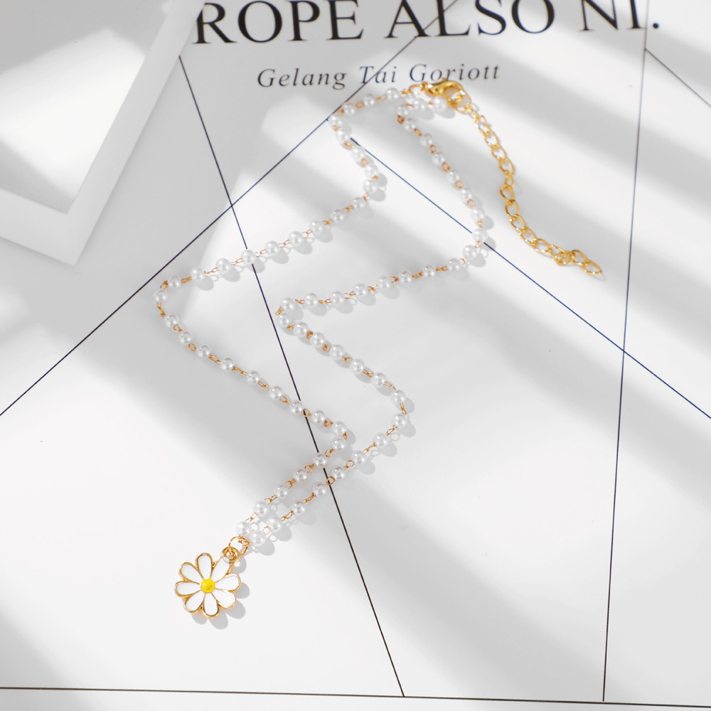 Chrysanthemum Clavicle Chain European And American Creative White Daisy Necklace