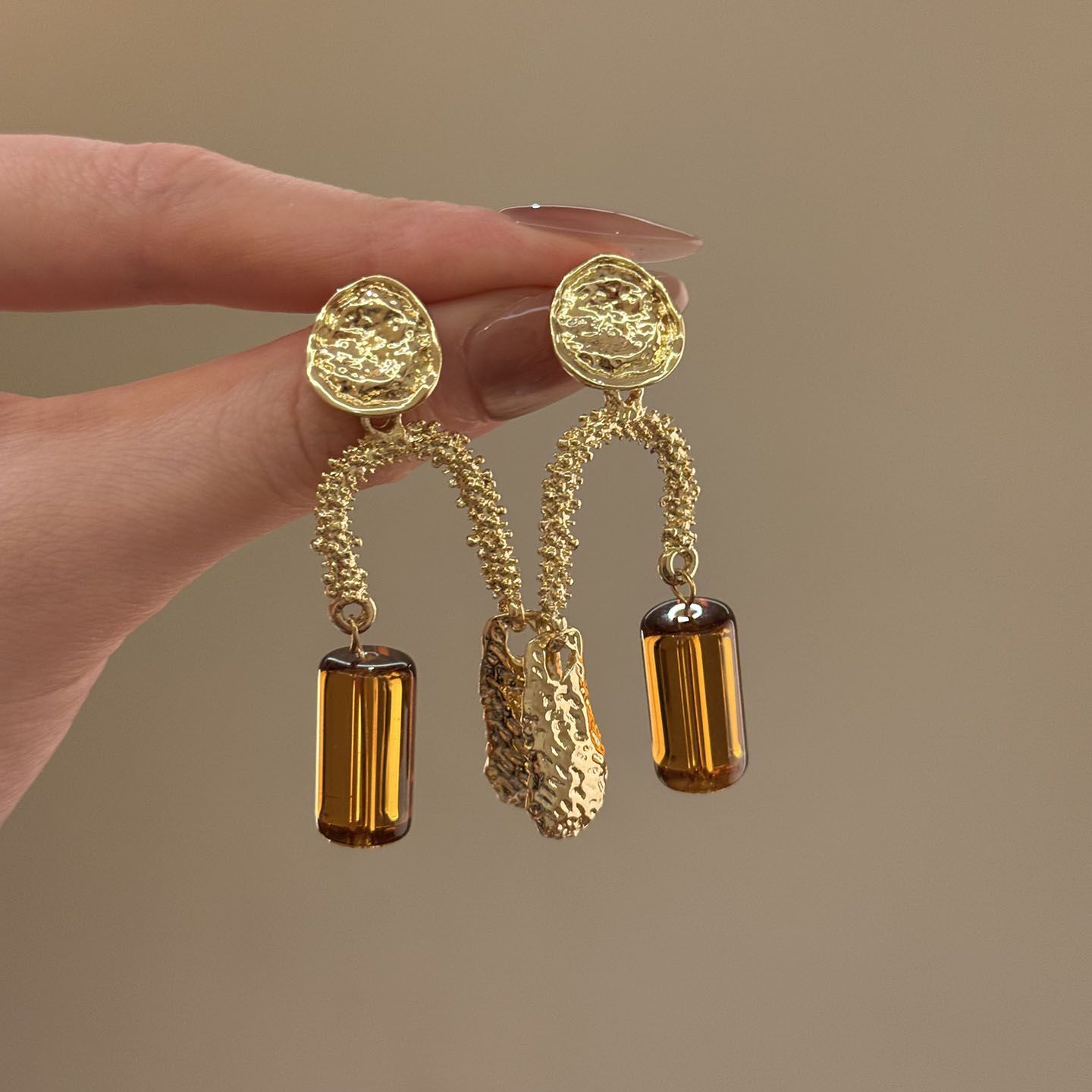 Vintage Retro Meilade Tone Geometric Stud Earrings For Women. Luxurious & High-end Gold Statement Earrings For Autumn And Winter.