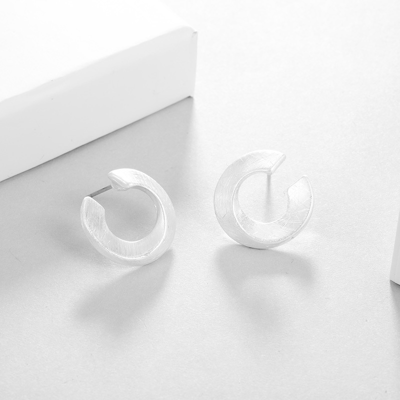 Creative Texture C-shaped Earrings