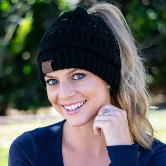 Knitted horsetail wig Blacka - Shop at LoveMi