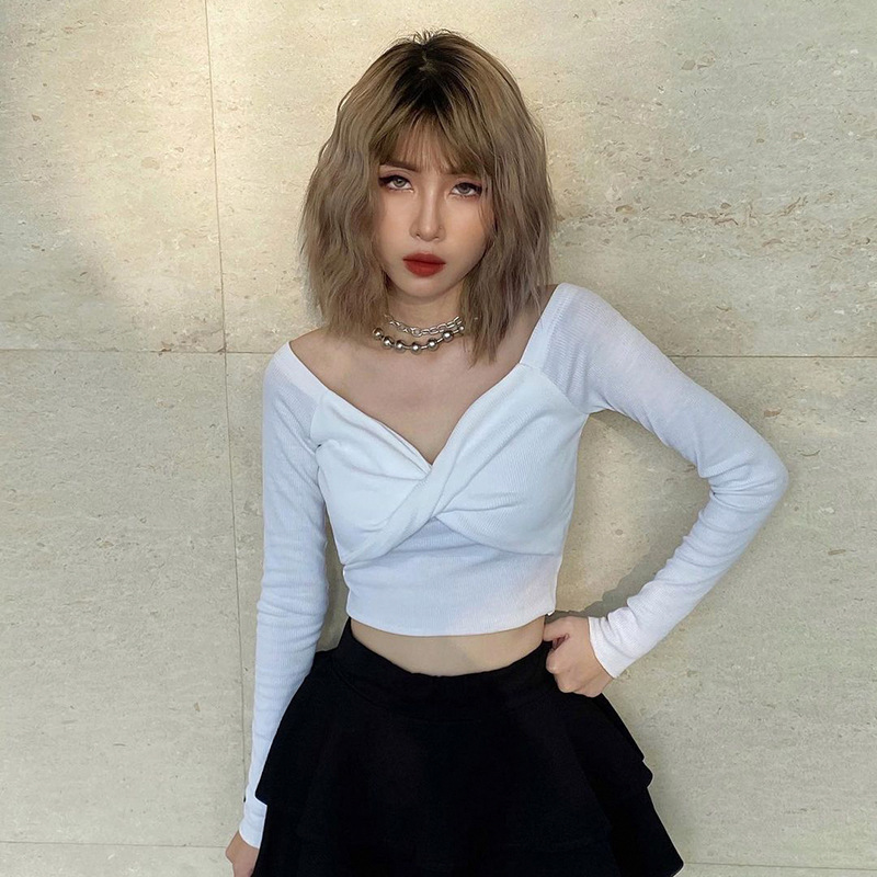 Designed Twisted Long-sleeved Bottoming Top, Carefully Machined Square-necked Short Clavicle Shirt