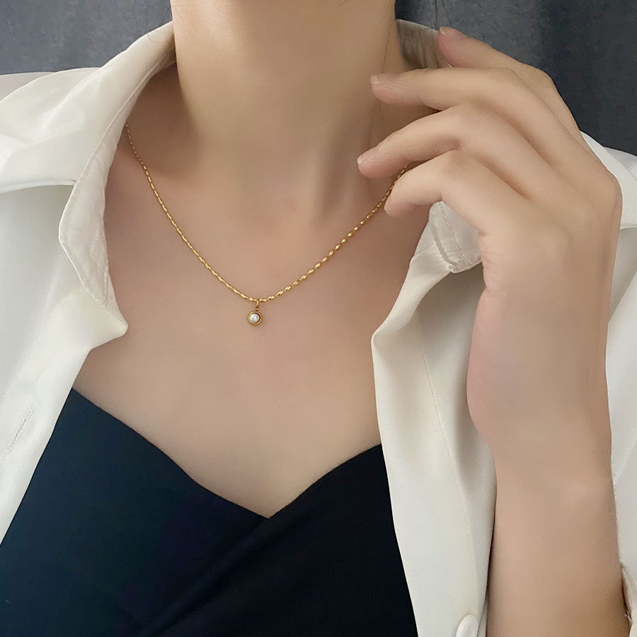 Light Luxury And Niche Versatile Titanium Steel Purple Pearl Pendant Necklace