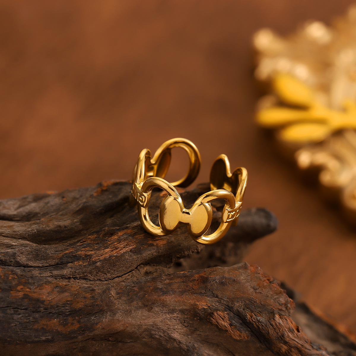 Bold Wide Band Clover Open Ring, Stainless Steel Leaf Ring, Minimalist Niche Design thumbnail 3