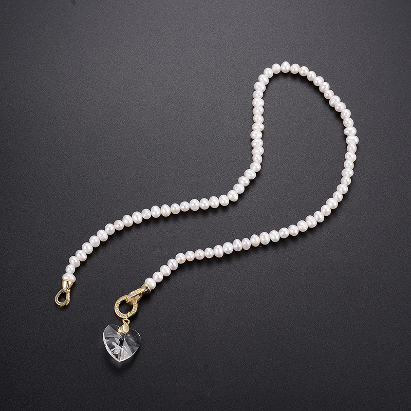 قلادة نسائية بأناقة أوروبية وأمريكية