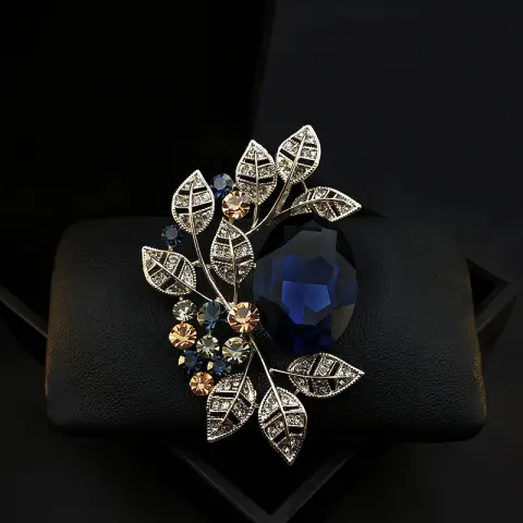 Men's and Women's Fashion French Vintage Atmospheric Brooches
