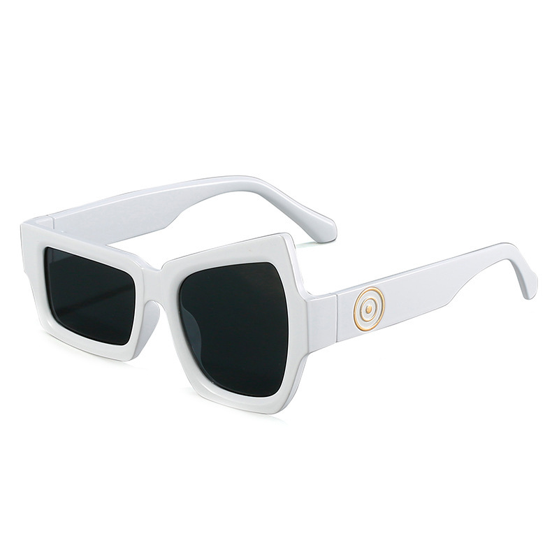 Irregular Candy-colored Sunglasses On The Catwalk - Image 2