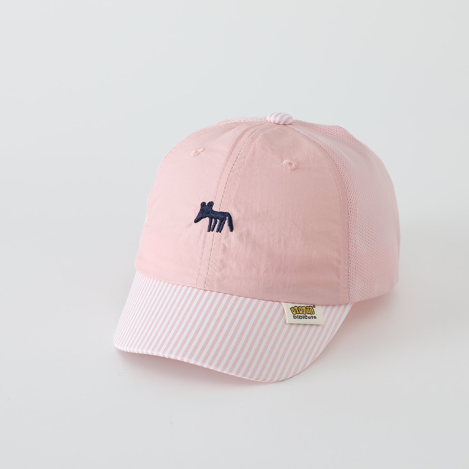The New Men's And Women's Embroidered Fox-patterned Pointed-mouth Baseball Cap With A Stylish And Simple Design Featuring A Velcro Fastening Is Suitable For Daily Outdoor Use.