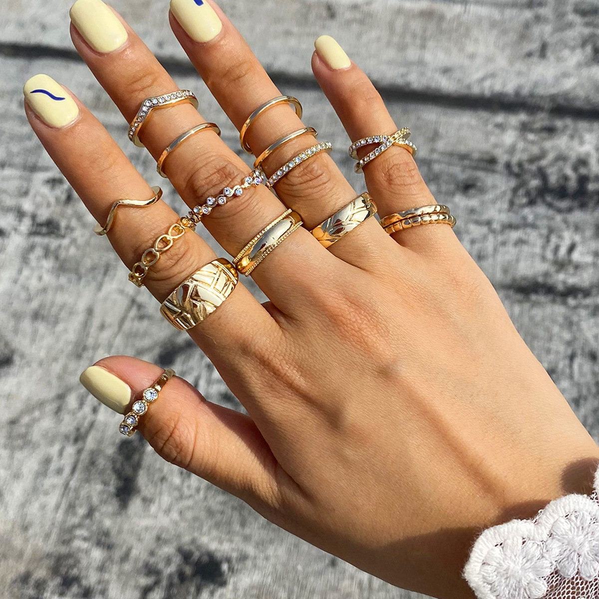 European And American Retro Cold Wind Combination Hollow Curved Ring — foto 3