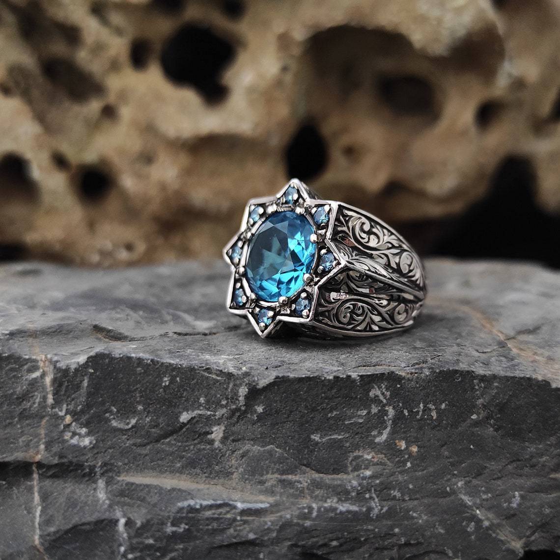Vintage Pattern Eight Star Round Sapphire Ring