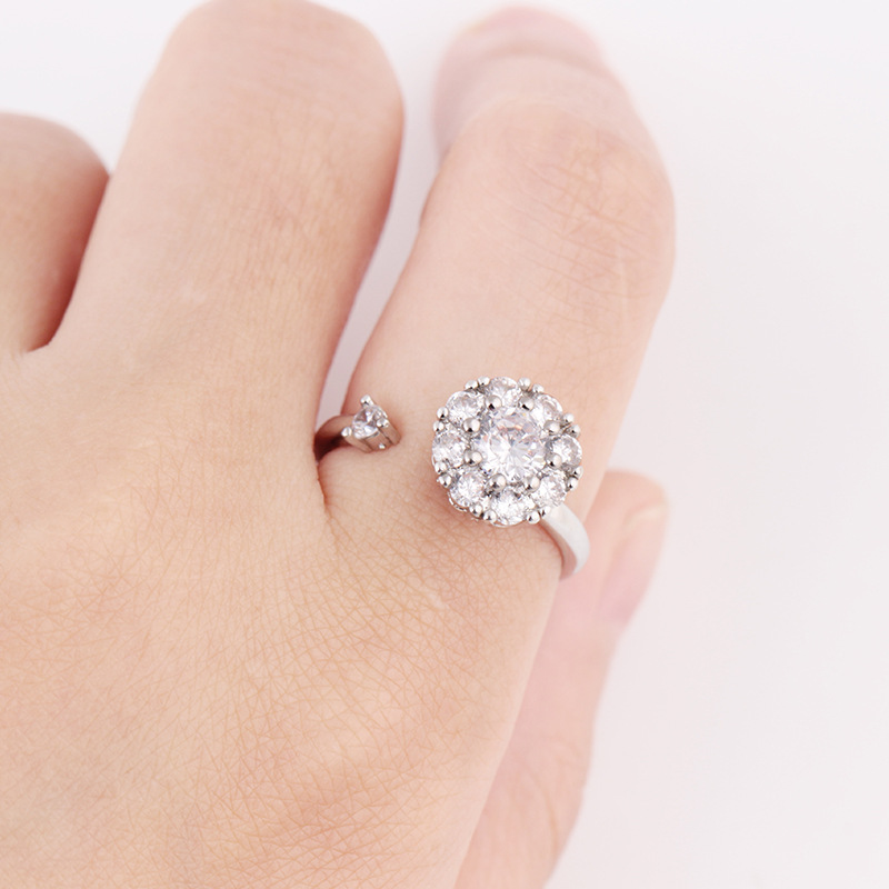 Fashion New Rotating Ring Rotating Zircon Micro Inlaid Female Ring Jewelry