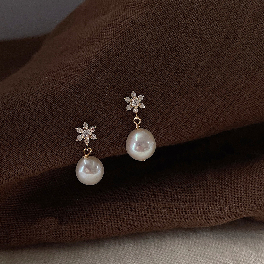 Special-shaped Freshwater Pearl Retro Earrings