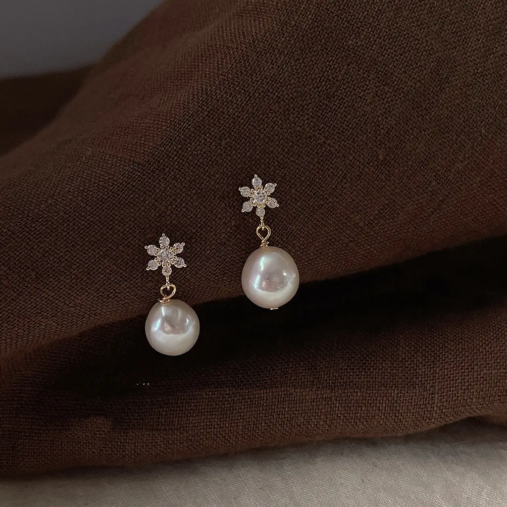 Special-shaped Freshwater Pearl Retro Earrings