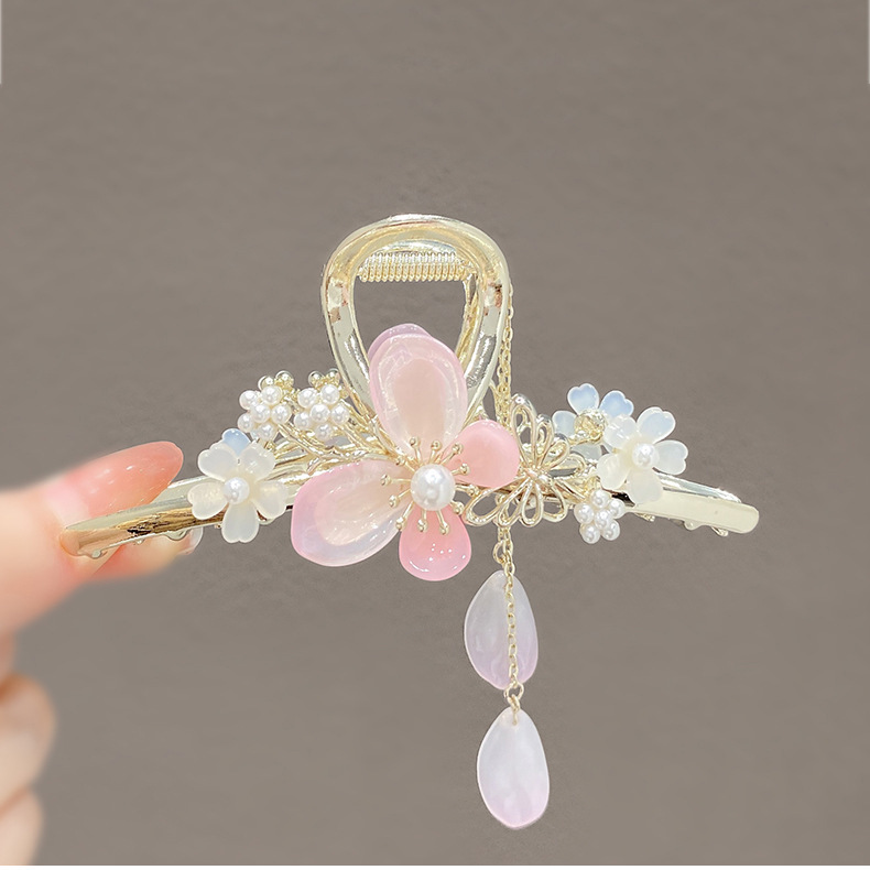 Fashionable Tassel Flower Grab Clip For Women