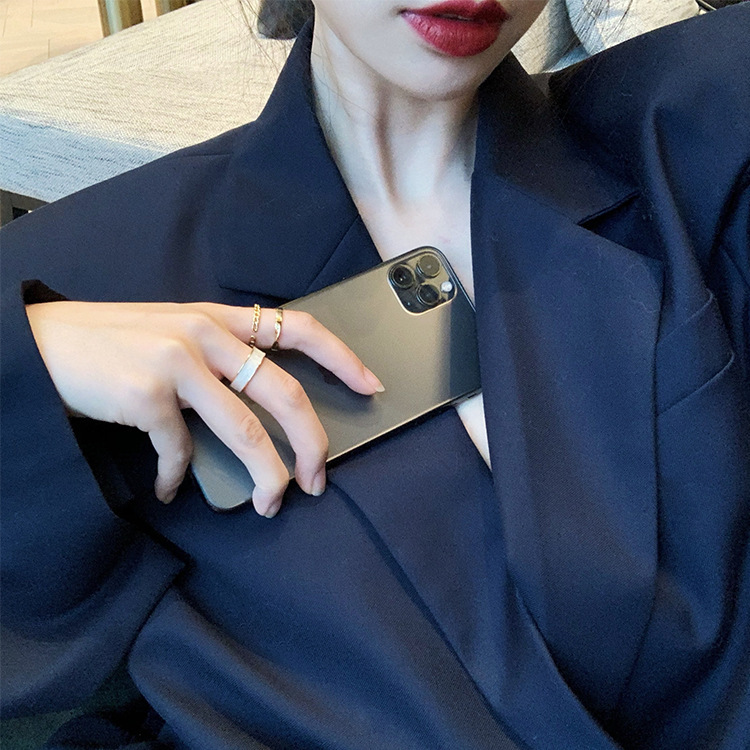 Color-preserving Three-piece Ring