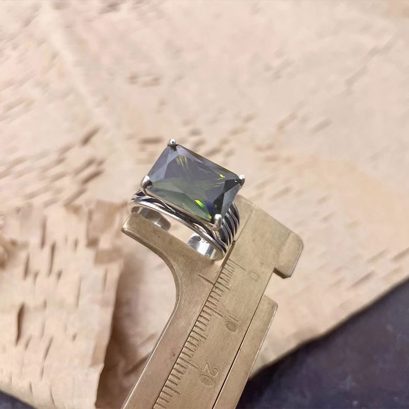 خاتم نسائي أنيق بتصميم مفتوح على طراز الصناعة الثقيلة الرجعية