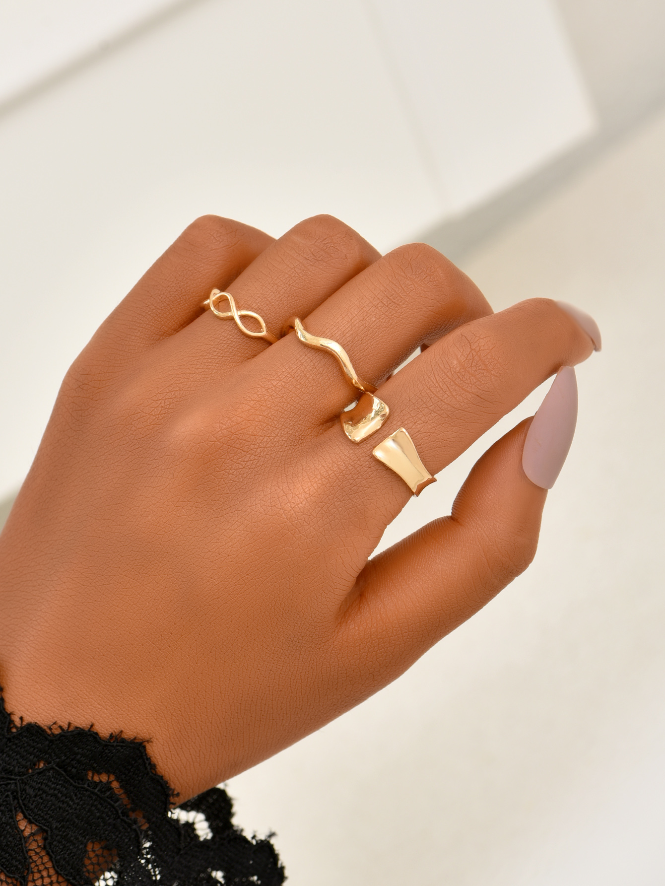 European And American Fashion Women's Wave Hollow Ring