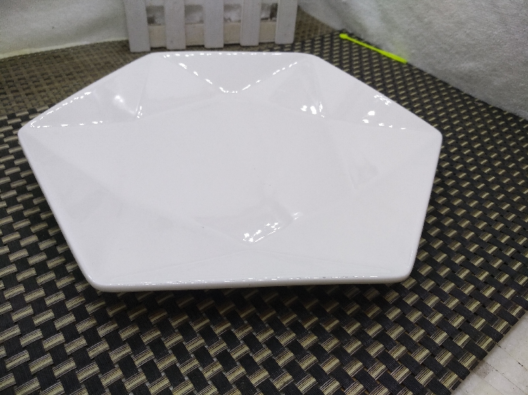 Title 4, Irregular hotel tableware plate