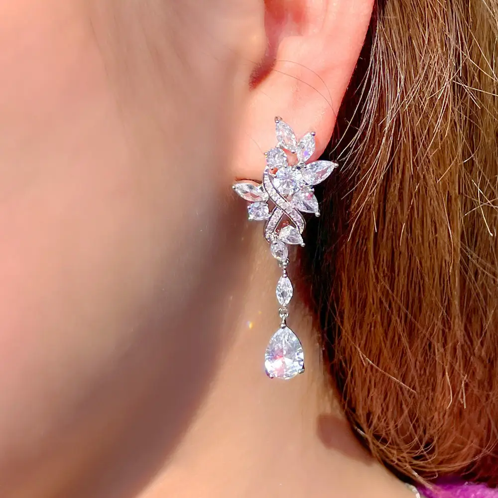 Women's Long Leaf-shaped Drop Earrings