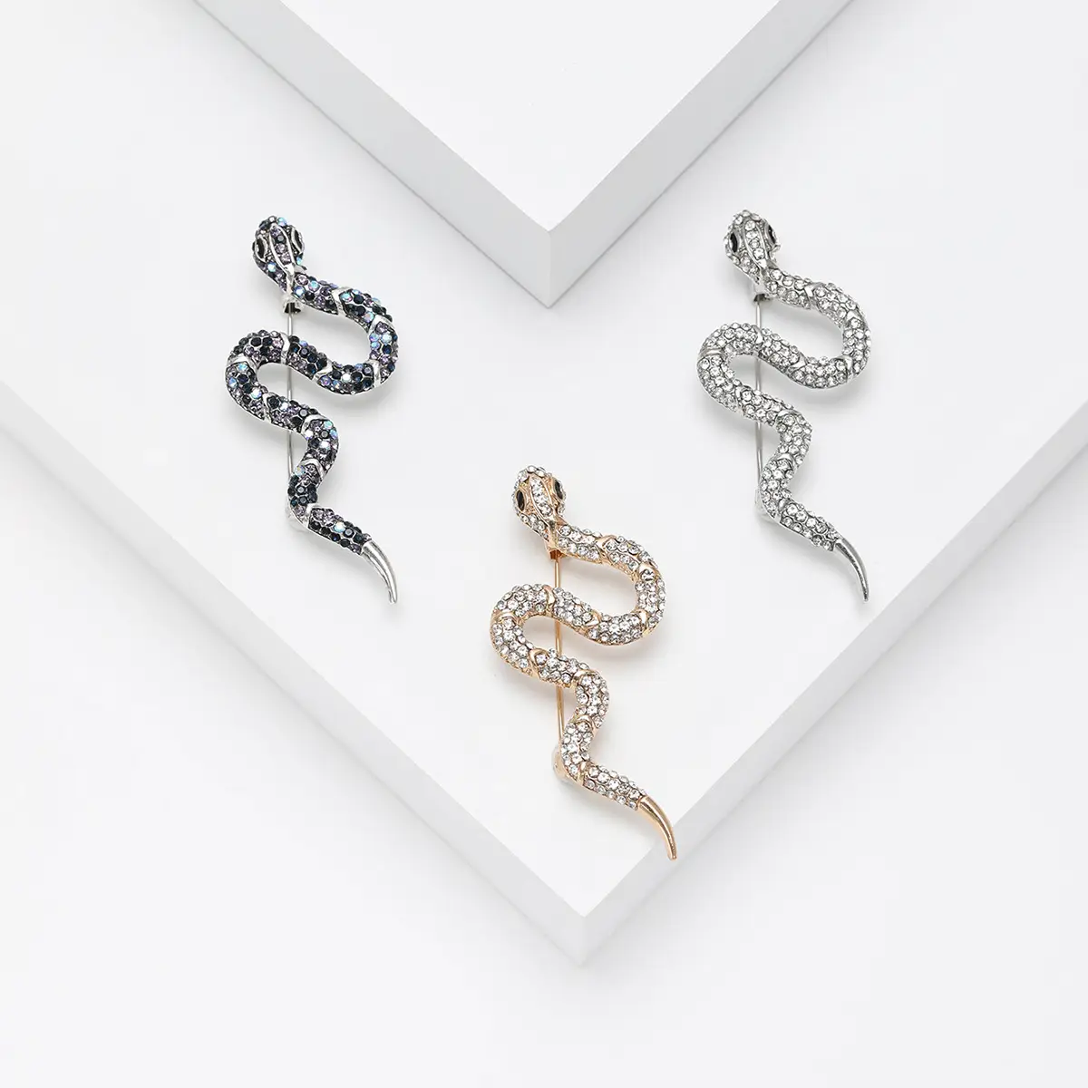 Korean Style Creative Rhinestone Snake Brooch Ins Fashion Simple Clothing Accessories Personality Alloy Animal Pin