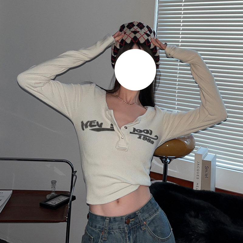 Short Design With A Niche Chic Top