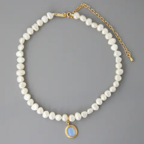 Round Medal Pearl Necklace Irregular