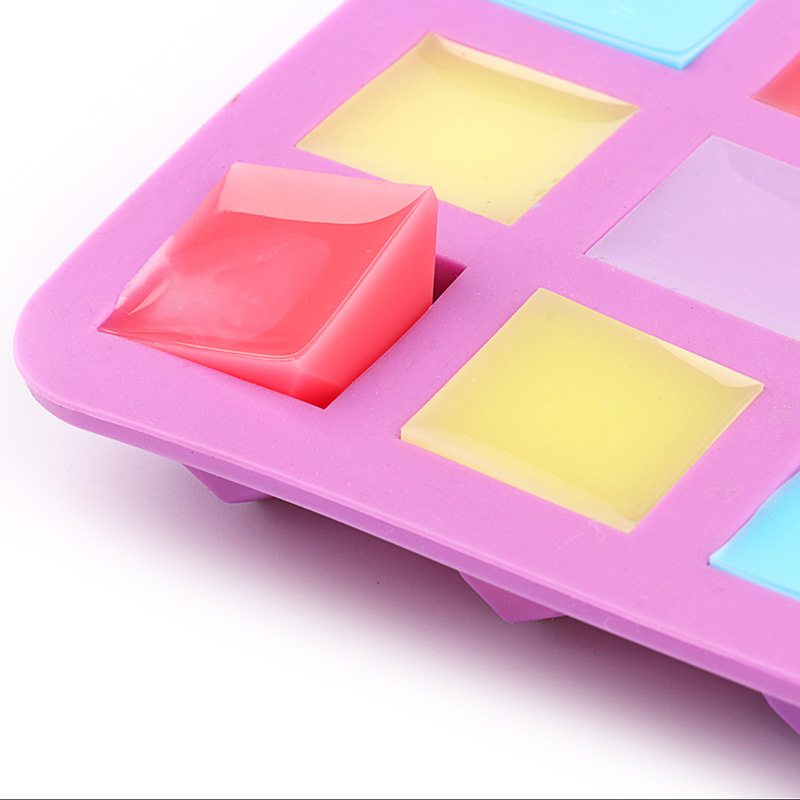 Title 4, 18 Grid Silicone Diamond Ice Cube Mold