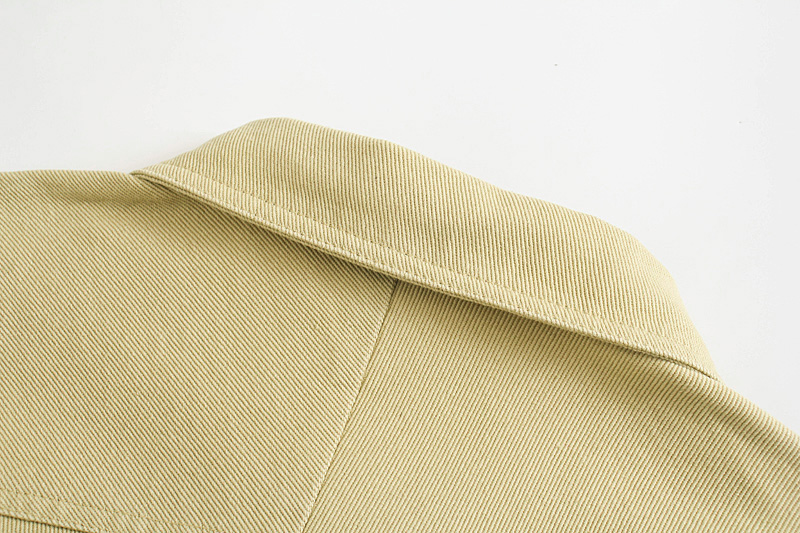 Short Casual Jacket With Lapel Flap And Large Pockets