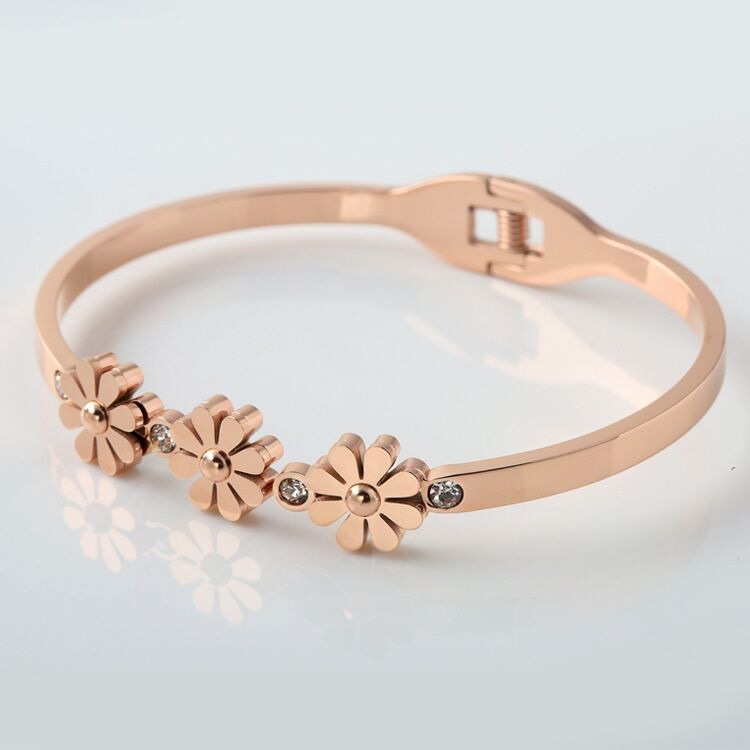 Simple Three Little Daisies TISCO Bracelet Chrysanthemum Jewelry With Diamonds