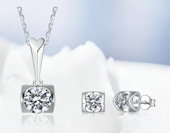 S925 Sterling Silver Inlaid Moissanite Stud Necklace