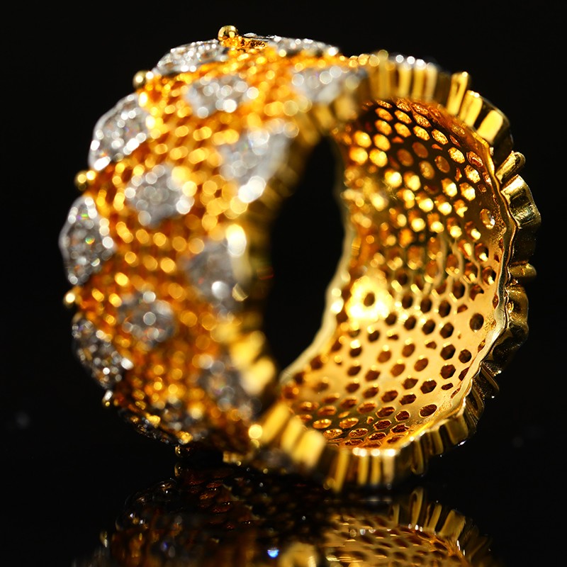 خاتم دانتيل عريض مزين بألماس عتيق