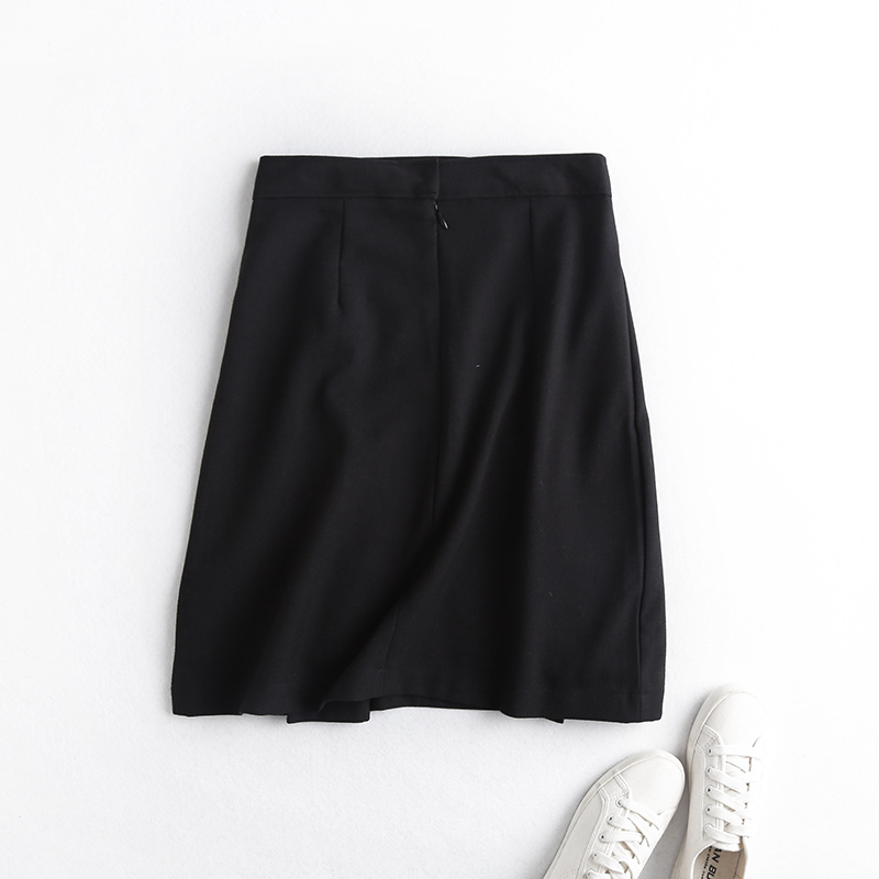 Title 2, Wide pleated skirt with chain decoration