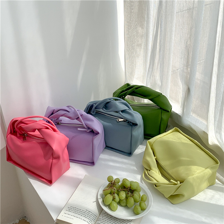 High Quality Messenger Bag With Thin Strap And Fashionable Handle