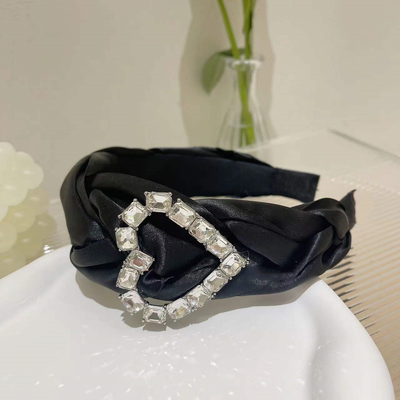 New Retro Temperament Diamond Love Headband Weaving