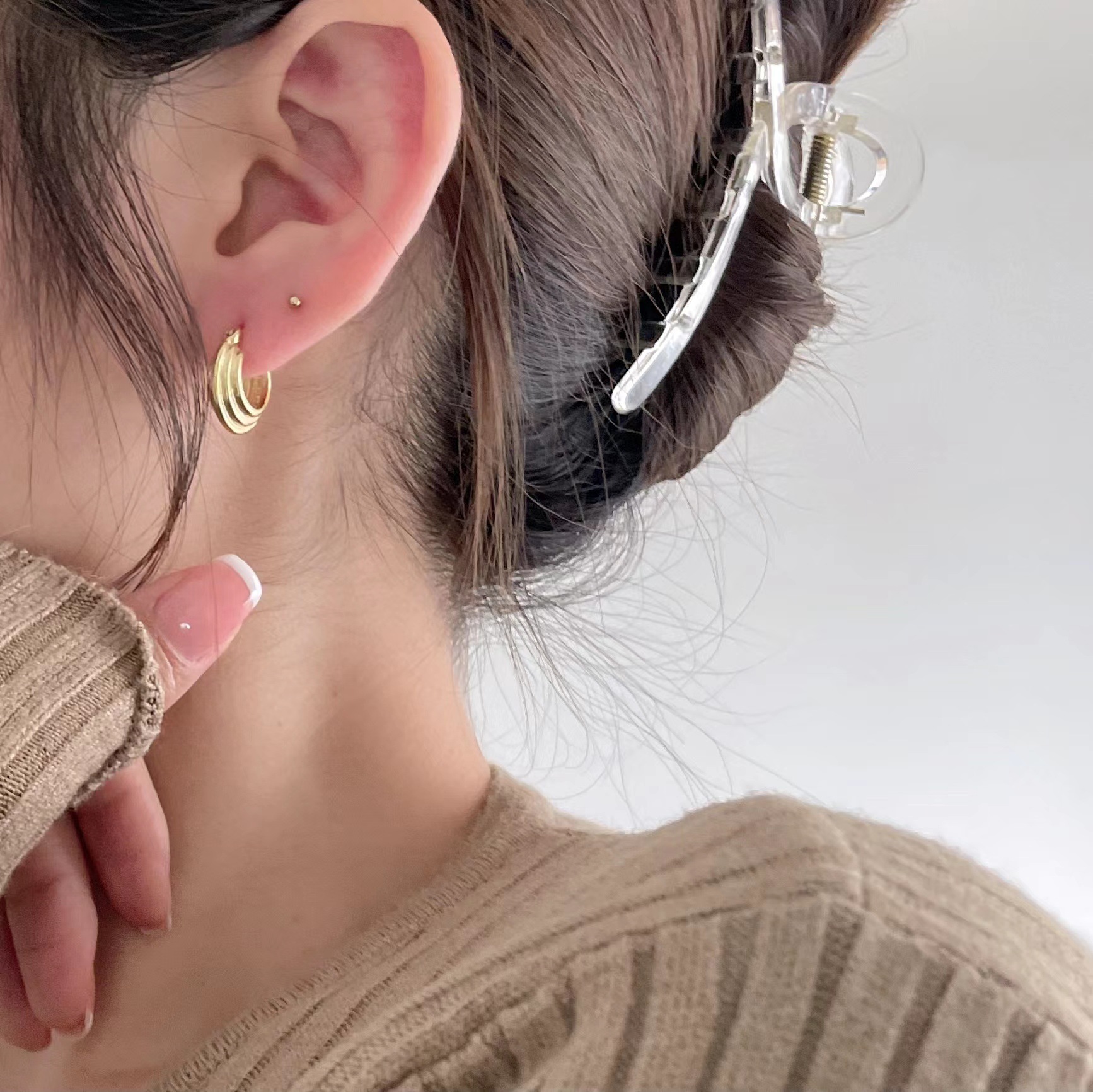 أقراط بسيطة بنمط موضة إينس من فضة استرلينية عيار 925 مع ملمس مميز