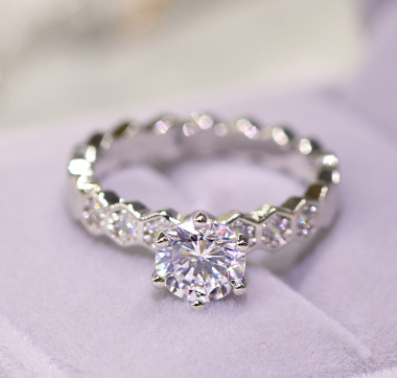 Honeycomb female model simulation one carat diamond ring Exquisite woman row diamond couple index finger tail finger plated gold ring