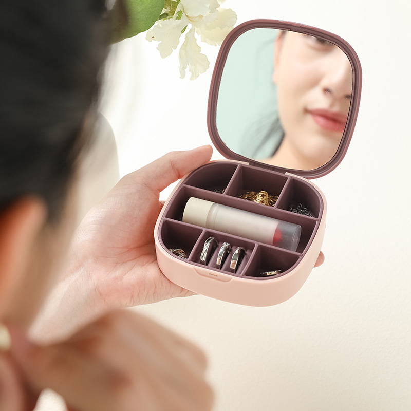 Pennello per il trucco, eyeliner, rossetto, smalto, box, composto